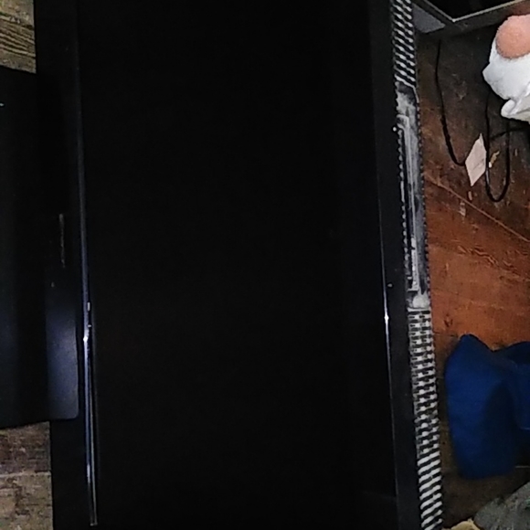 32" Emerson flatscreen - Picture 2 of 2